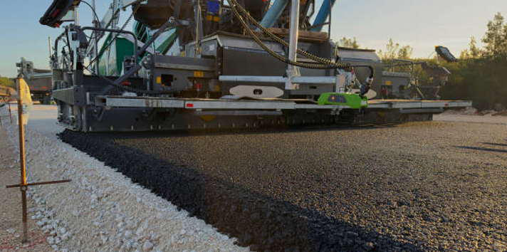 Paving Under Pressure: Tackling Asphalt Challenges in Tight and Tricky Sites